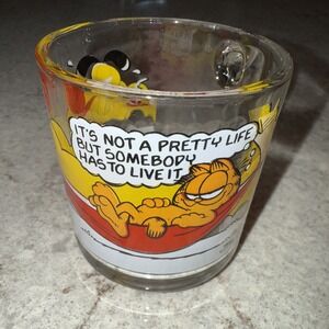 McDonald's Vintage 1978 Garfield Glass Mug It's Not A Pretty Life But Somebody..